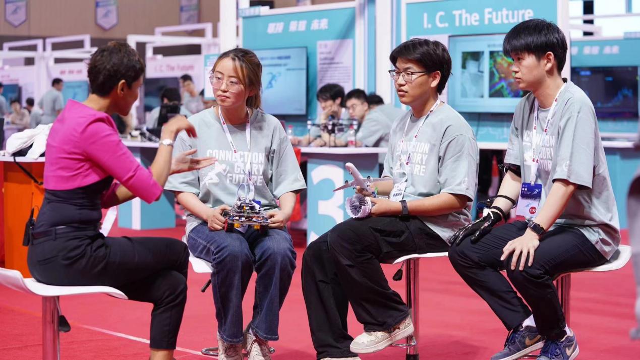 更多阅读我系通信工程专业分别姜博予和